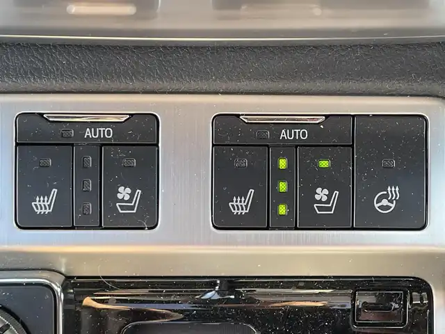 トヨタ ランドクルーザー ZX 滋賀県 2019(令1)年 2.2万km ブラック 純正SDナビ/(フルセグTV CD DVD Bluetooth USB)/サンルーフ/センターコンソールクーラーBOX/全方位カメラ/後席モニター×２(ヘッドレスト着用)/トヨタセーフティセンス/・衝突軽減ブレーキ/・車線逸脱警報/・オートハイビーム/・レーダークルーズコントロール/レザーシート/シートヒーター・ベンチレーション/パワーシート/電動格納サードシート/パワーバックドア/ウッドコンビステアリング/ステアリングリモコン/プッシュスタート/スマートキー/ドライブレコーダー/ETC2.0/電動格納ミラー/LEDヘッドライト/オートライト/純正フロアマット