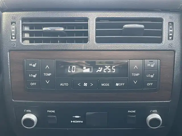 トヨタ ランドクルーザー ZX 滋賀県 2019(令1)年 2.2万km ブラック 純正SDナビ/(フルセグTV CD DVD Bluetooth USB)/サンルーフ/センターコンソールクーラーBOX/全方位カメラ/後席モニター×２(ヘッドレスト着用)/トヨタセーフティセンス/・衝突軽減ブレーキ/・車線逸脱警報/・オートハイビーム/・レーダークルーズコントロール/レザーシート/シートヒーター・ベンチレーション/パワーシート/電動格納サードシート/パワーバックドア/ウッドコンビステアリング/ステアリングリモコン/プッシュスタート/スマートキー/ドライブレコーダー/ETC2.0/電動格納ミラー/LEDヘッドライト/オートライト/純正フロアマット