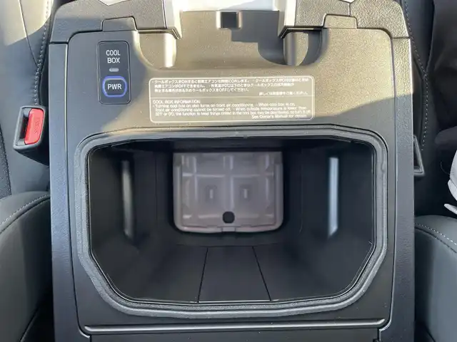 トヨタ ランドクルーザー ZX 滋賀県 2019(令1)年 2.2万km ブラック 純正SDナビ/(フルセグTV CD DVD Bluetooth USB)/サンルーフ/センターコンソールクーラーBOX/全方位カメラ/後席モニター×２(ヘッドレスト着用)/トヨタセーフティセンス/・衝突軽減ブレーキ/・車線逸脱警報/・オートハイビーム/・レーダークルーズコントロール/レザーシート/シートヒーター・ベンチレーション/パワーシート/電動格納サードシート/パワーバックドア/ウッドコンビステアリング/ステアリングリモコン/プッシュスタート/スマートキー/ドライブレコーダー/ETC2.0/電動格納ミラー/LEDヘッドライト/オートライト/純正フロアマット