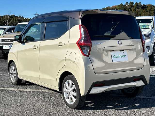 日産 デイズ X 千葉県 2022(令4)年 1.4万km フローズンバニラパール/アッシュブラウンM ９インチナビＭＭ２２２Ｄ－Ｌ　全方位カメラ　フルセグ　ＢＴ　ＨＤＭＩ　ＵＳＢ　スマートキー　プッシュスタート　エマージェンシーブレーキ　フローズンバニラパールツートンカラー　１４インチＡＷ