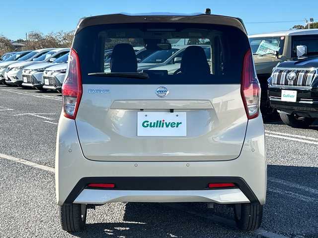 日産 デイズ X 千葉県 2022(令4)年 1.4万km フローズンバニラパール/アッシュブラウンM ９インチナビＭＭ２２２Ｄ－Ｌ　全方位カメラ　フルセグ　ＢＴ　ＨＤＭＩ　ＵＳＢ　スマートキー　プッシュスタート　エマージェンシーブレーキ　フローズンバニラパールツートンカラー　１４インチＡＷ