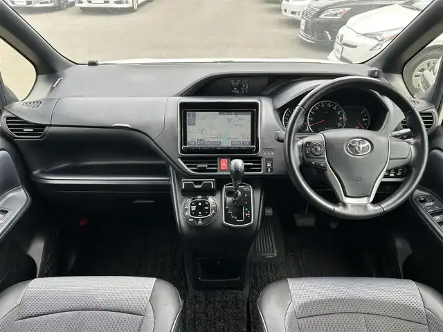 トヨタ ヴォクシー ZS 道東・釧路十勝 2014(平26)年 7.9万km ホワイトパールクリスタルシャイン 4WD/寒冷地仕様/モデリスタエアロ/サンルーフ/純正9インチナビ/(AM FM CD DVD BT フルセグTV)/バックカメラ/両側パワースライドドア/社外AW付冬タイヤ4本積込/コーナーセンサー/ビルトインETC/プッシュスタート/スマートキー/LEDヘッドライト/フォグランプ/革調シートカバー