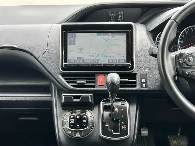 トヨタ ヴォクシー ZS 道東・釧路十勝 2014(平26)年 7.9万km ホワイトパールクリスタルシャイン 4WD/寒冷地仕様/モデリスタエアロ/サンルーフ/純正9インチナビ/(AM FM CD DVD BT フルセグTV)/バックカメラ/両側パワースライドドア/社外AW付冬タイヤ4本積込/コーナーセンサー/ビルトインETC/プッシュスタート/スマートキー/LEDヘッドライト/フォグランプ/革調シートカバー