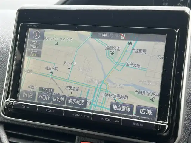 トヨタ ヴォクシー ZS 道東・釧路十勝 2014(平26)年 7.9万km ホワイトパールクリスタルシャイン 4WD/寒冷地仕様/モデリスタエアロ/サンルーフ/純正9インチナビ/(AM FM CD DVD BT フルセグTV)/バックカメラ/両側パワースライドドア/社外AW付冬タイヤ4本積込/コーナーセンサー/ビルトインETC/プッシュスタート/スマートキー/LEDヘッドライト/フォグランプ/革調シートカバー
