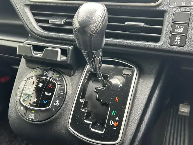 トヨタ ヴォクシー ZS 道東・釧路十勝 2014(平26)年 7.9万km ホワイトパールクリスタルシャイン 4WD/寒冷地仕様/モデリスタエアロ/サンルーフ/純正9インチナビ/(AM FM CD DVD BT フルセグTV)/バックカメラ/両側パワースライドドア/社外AW付冬タイヤ4本積込/コーナーセンサー/ビルトインETC/プッシュスタート/スマートキー/LEDヘッドライト/フォグランプ/革調シートカバー
