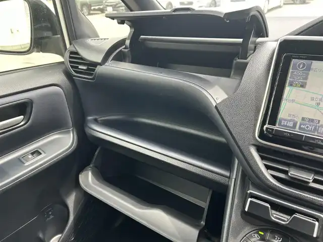 トヨタ ヴォクシー ZS 道東・釧路十勝 2014(平26)年 7.9万km ホワイトパールクリスタルシャイン 4WD/寒冷地仕様/モデリスタエアロ/サンルーフ/純正9インチナビ/(AM FM CD DVD BT フルセグTV)/バックカメラ/両側パワースライドドア/社外AW付冬タイヤ4本積込/コーナーセンサー/ビルトインETC/プッシュスタート/スマートキー/LEDヘッドライト/フォグランプ/革調シートカバー