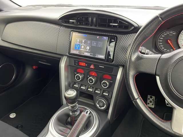 トヨタ ８６ GT 千葉県 2016(平28)年 7.8万km アズライトブルー 6速MT/純正7インチSDナビ/CD BT MSV SD フルセグ/バックカメラ/クルーズコントロール/HIDオートライト/純正17インチアルミホイール/革巻きステアリング/ヘッドライトレベライザー/純正フロアマット/ドアバイザー/スマートキー/プッシュスタート/ETC