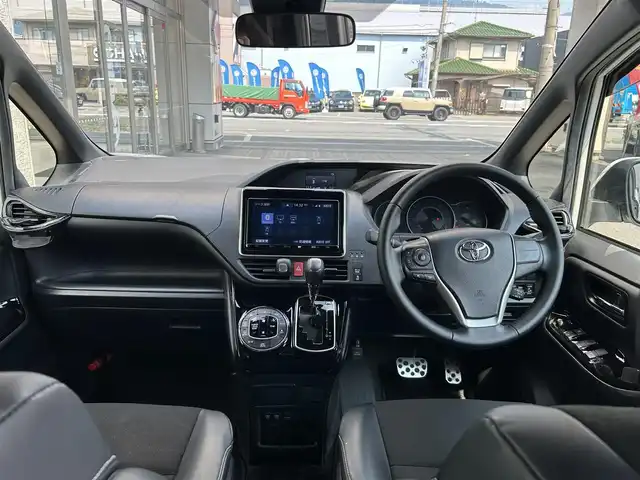トヨタ ノア Si ダブルバイビーⅡ 大阪府 2020(令2)年 8.2万km ホワイトパールクリスタルシャイン ワンオーナー/純正９インチナビ（NSZT-Y68T）/（フルセグ／ＢＴ／ＣＤ／ＤＶＤ）/クルーズコントロール/バックモニター/前後コーナーセンサー/衝突軽減システム/レーンキープアシスト/両側パワースライドドア/ブラックハーフレザーシート/LEDヘッドライト/純正ＥＴＣ/純正１６インチＡＷ/保証書/スペアキーX1