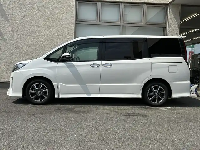 トヨタ ノア Si ダブルバイビーⅡ 大阪府 2020(令2)年 8.2万km ホワイトパールクリスタルシャイン ワンオーナー/純正９インチナビ（NSZT-Y68T）/（フルセグ／ＢＴ／ＣＤ／ＤＶＤ）/クルーズコントロール/バックモニター/前後コーナーセンサー/衝突軽減システム/レーンキープアシスト/両側パワースライドドア/ブラックハーフレザーシート/LEDヘッドライト/純正ＥＴＣ/純正１６インチＡＷ/保証書/スペアキーX1