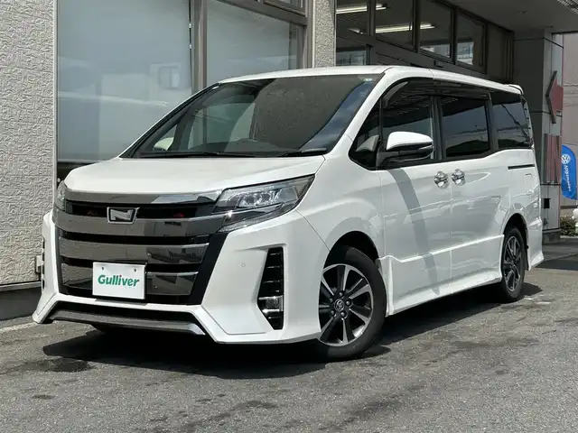 トヨタ ノア Si ダブルバイビーⅡ 大阪府 2020(令2)年 8.2万km ホワイトパールクリスタルシャイン ワンオーナー/純正９インチナビ（NSZT-Y68T）/（フルセグ／ＢＴ／ＣＤ／ＤＶＤ）/クルーズコントロール/バックモニター/前後コーナーセンサー/衝突軽減システム/レーンキープアシスト/両側パワースライドドア/ブラックハーフレザーシート/LEDヘッドライト/純正ＥＴＣ/純正１６インチＡＷ/保証書/スペアキーX1