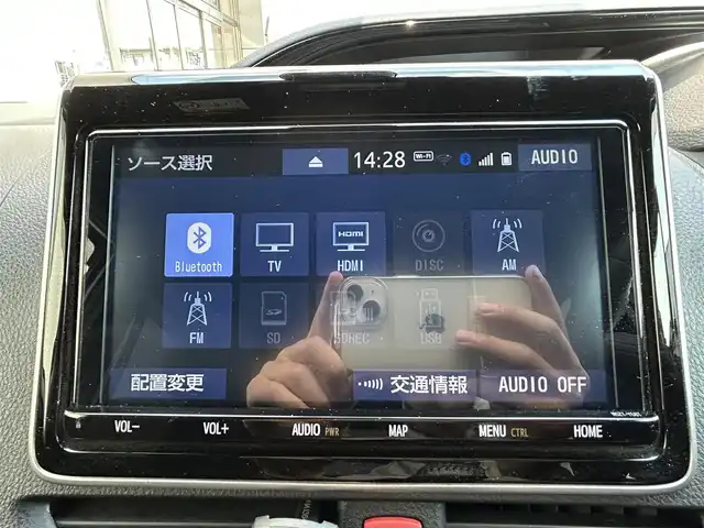 トヨタ ノア Si ダブルバイビーⅡ 大阪府 2020(令2)年 8.2万km ホワイトパールクリスタルシャイン ワンオーナー/純正９インチナビ（NSZT-Y68T）/（フルセグ／ＢＴ／ＣＤ／ＤＶＤ）/クルーズコントロール/バックモニター/前後コーナーセンサー/衝突軽減システム/レーンキープアシスト/両側パワースライドドア/ブラックハーフレザーシート/LEDヘッドライト/純正ＥＴＣ/純正１６インチＡＷ/保証書/スペアキーX1