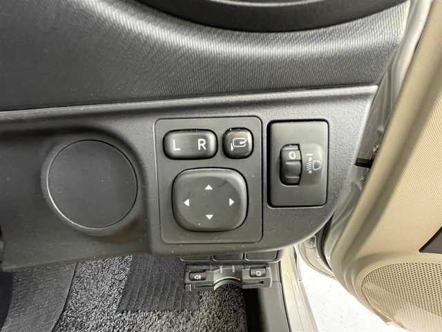 トヨタ アクア S 千葉県 2014(平26)年 2.5万km シルバーM 純正メモリナビ【NSLN-W62】/・フルセグTV/BT/ラジオ/バックカメラ/ETC/キーレスエントリー/純正フロアマット/取扱説明書/保証書/スペアキー