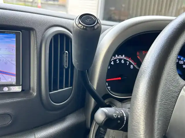 日産 キューブ 15X FOUR Vセレクション 道央・札幌 2013(平25)年 9.5万km ビターショコラ ・ワンオーナー/・4WD/・社外ナビ/フルセグTV/DVD/CD/SD/BT/・ETC/・プッシュスタート/・インテリジェントキー/・ドアバイザー/・電格ミラー/・冬タイヤ社外15インチAW積込