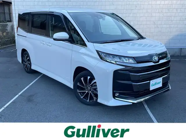 トヨタ ノア ハイブリッド S－Z 静岡県 2024(令6)年 0.1千km ホワイトパールクリスタルシャイン 純正ナビTV/（CD/DVD/BT）/バックカメラ/トヨタセーフティセンス/両側パワースライドドア/レーダークルーズコントロール/プリクラッシュセーフティ/レーンキープアシスト/横滑り防止装置/HDMI/ETC2.0/AC100V/ハーフレザーシート/前席シートヒーター/電動パーキングブレーキ/オートホールド/LEDヘッドライト/オートマチックハイビーム/前後型ドライブレコーダー/純正17インチアルミホイール/スマートキー/プッシュスタート/保証書