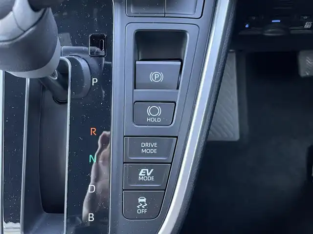 トヨタ ノア ハイブリッド S－Z 静岡県 2024(令6)年 0.1千km ホワイトパールクリスタルシャイン 純正ナビTV/（CD/DVD/BT）/バックカメラ/トヨタセーフティセンス/両側パワースライドドア/レーダークルーズコントロール/プリクラッシュセーフティ/レーンキープアシスト/横滑り防止装置/HDMI/ETC2.0/AC100V/ハーフレザーシート/前席シートヒーター/電動パーキングブレーキ/オートホールド/LEDヘッドライト/オートマチックハイビーム/前後型ドライブレコーダー/純正17インチアルミホイール/スマートキー/プッシュスタート/保証書