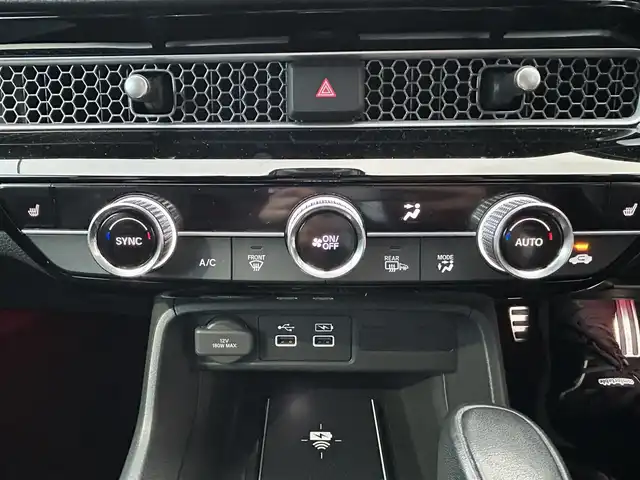 ホンダ シビック EX 長崎県 2021(令3)年 3万km クリスタルブラックパール 純正ナビ付ディスプレイオーディオ（AM/FM/TV)/ブルートゥース/クルーズコントロール追従あり/レーンキープアシスト/衝突軽減ブレーキ/電子パーキングブレーキ/ブレーキホールド/横滑り防止装置/スマートホン非接触準電/バックカメラ/シートヒーター（前席）/ブラインドスポットモニター/踏み間違い衝突軽減/路外逸脱抑制機能/純正アルミホイール/コーナーセンサー（前後）