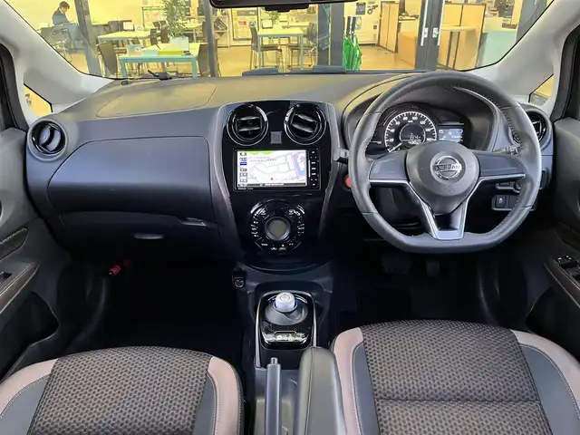 日産 ノート e－パワー メダリスト 東京都 2017(平29)年 5.4万km インペリアルアンバーP ストラーダナビ/アラウンドビューカメラ/テレビ/Bluetooth/デジタルインナーミラー/エンジンスターター/純正15インチアルミホイール/前後コーナーセンサー/ドライブレコーダー/ETC/ハーフレザーシート/スペアキー