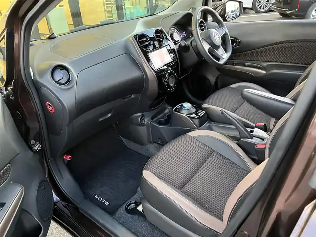 日産 ノート e－パワー メダリスト 東京都 2017(平29)年 5.4万km インペリアルアンバーP ストラーダナビ/アラウンドビューカメラ/テレビ/Bluetooth/デジタルインナーミラー/エンジンスターター/純正15インチアルミホイール/前後コーナーセンサー/ドライブレコーダー/ETC/ハーフレザーシート/スペアキー