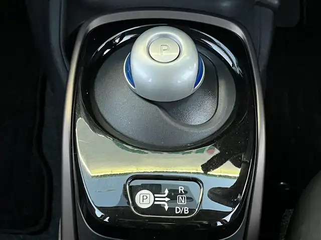 日産 ノート e－パワー メダリスト 東京都 2017(平29)年 5.4万km インペリアルアンバーP ストラーダナビ/アラウンドビューカメラ/テレビ/Bluetooth/デジタルインナーミラー/エンジンスターター/純正15インチアルミホイール/前後コーナーセンサー/ドライブレコーダー/ETC/ハーフレザーシート/スペアキー