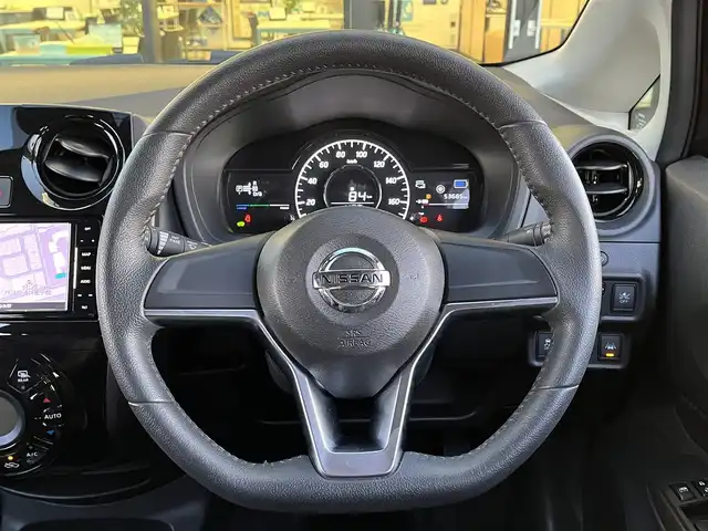 日産 ノート e－パワー メダリスト 東京都 2017(平29)年 5.4万km インペリアルアンバーP ストラーダナビ/アラウンドビューカメラ/テレビ/Bluetooth/デジタルインナーミラー/エンジンスターター/純正15インチアルミホイール/前後コーナーセンサー/ドライブレコーダー/ETC/ハーフレザーシート/スペアキー