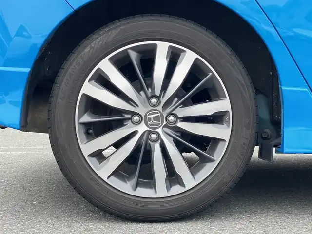 ホンダ フィット ハイブリット Sパッケージ 静岡県 2016(平28)年 7万km ビビットスカイブルーP エンジンスタートボタン/スマートキー/アイドリングストップ/パワーステアリング/パワーウィンドウ/MTモード付AT/寒冷地仕様/オートエアコン/クルーズコントロール/USB入力端子/ETC/純正ナビ（CD.DVD.BT.ワンセグ）/バックカメラ/ドライブレコーダー/純正フロアマット/純正アルミホイール/ABS/横滑り防止装置/オートライト/LEDヘッドライト/Wプラスサイドエアバック/カーテンエアバック/衝突軽減システム/ナビ装着用スペシャルパッケージ/Sパッケージ/コンフォートビューパッケージ/あんしんパッケージ/電動格納ミラー＋プライバシーガラス/オートリトラミラー/スーパーUVカットフロントドアガラス/IRカットガラス/プラズマクラスター/セキュリティアラーム/ラゲッジルームランプ/アームレスト付センターコンソールボックス