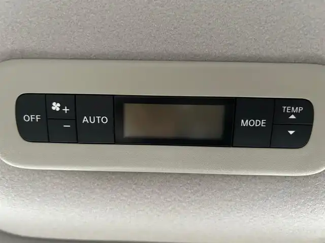 日産 エルグランド 250HWS S アーバンクロム ホワイトレザー 熊本県 2016(平28)年 9.2万km ファントムブラック メモリナビ/AM/FM/CD/DVD/SD/AUX/iPod/HDMI/USB/・Bluetooth/・フルセグTV/横滑り防止装置/クルーズコントロール/ETC/バックカメラ/純正後席モニター/両側パワースライドドア/パワーバックドア/シートヒーター（D＋N席）/ロール式サンシェード/ウィンカーミラー/電動格納ミラー/オットマン/メモリーシート/LEDヘッドライト/フォグランプ/デフロスター/デフォッガー/ドアバイザー/プッシュスタート/革巻きステアリング/純正フロアマット