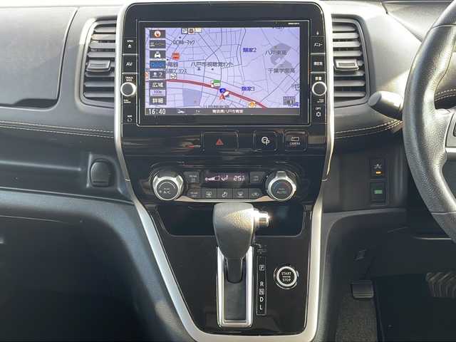 日産 セレナ ハイウェイスターVセレクションⅡ 青森県 2019(平31)年 10.4万km ブリリアントホワイトパール 4WD/セーフティパックA/純正9インチSDナビ・フルセグTV/CD・DVD・Bluetooth・SD/純正フリップダウンモニター/アラウンドビューモニター/インテリジェントパーキングアシスト/前席シートヒーター/ステアリングヒーター/両側パワースライドドア/エマージェンシーブレーキ/クルーズコントロール/レーンキープアシスト/フロント・バックソナー/横滑り防止機能/サイド・カーテンエアバッグ/2.3列目USB電源ソケット/3列目シートスライド/純正エンジンスターター/ビルトインETC/LEDヘッドライト/フォグランプ/社外15インチアルミ/インテリキー