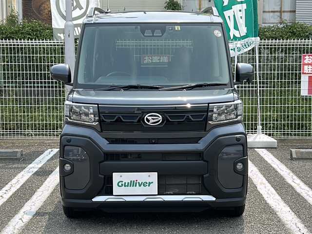 ダイハツ タント ファンクロス 兵庫県 2023(令5)年 1万km クロムグレーメタリック 登録時走行距離9364km/スマートアシスト/純正9型ディスプレイオーディオ/フルセグTV/Bluetooth/HDMI/AppleCarPlay/全方位カメラ/純正ドライブレコーダー（DA連動）/両側パワースライドドア/ビルトインETC/格納式サンシェード（リアドア）/ルーフレール/前席シートヒーター/純正フロアマット/格納式シートバックテーブル（運転席/助手席）