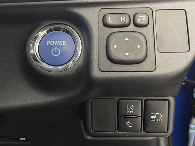トヨタ アクア G 秋田県 2016(平28)年 4.4万km コバルトブルーメタリック 純正ナビ　/Ｂｌｕｅｔｏｏｔｈ　/フルセグＴＶ　/ビルトインＥＴＣ　/オートライト　/前席シートヒーター　/衝突軽減装置　/レーンキープ　/クルーズコントロール　/電動格納ミラー　/革巻きステアリング/ステアリングスイッチ /ドアバイザー