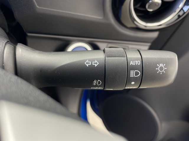 トヨタ アクア G 秋田県 2016(平28)年 4.4万km コバルトブルーメタリック 純正ナビ　/Ｂｌｕｅｔｏｏｔｈ　/フルセグＴＶ　/ビルトインＥＴＣ　/オートライト　/前席シートヒーター　/衝突軽減装置　/レーンキープ　/クルーズコントロール　/電動格納ミラー　/革巻きステアリング/ステアリングスイッチ /ドアバイザー