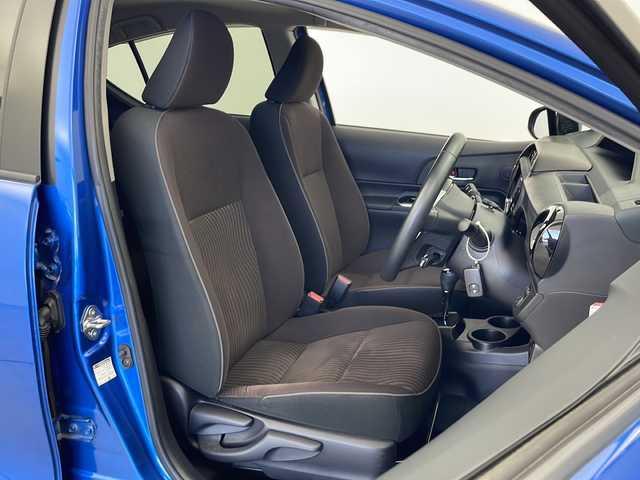 トヨタ アクア G 秋田県 2016(平28)年 4.4万km コバルトブルーメタリック 純正ナビ　/Ｂｌｕｅｔｏｏｔｈ　/フルセグＴＶ　/ビルトインＥＴＣ　/オートライト　/前席シートヒーター　/衝突軽減装置　/レーンキープ　/クルーズコントロール　/電動格納ミラー　/革巻きステアリング/ステアリングスイッチ /ドアバイザー