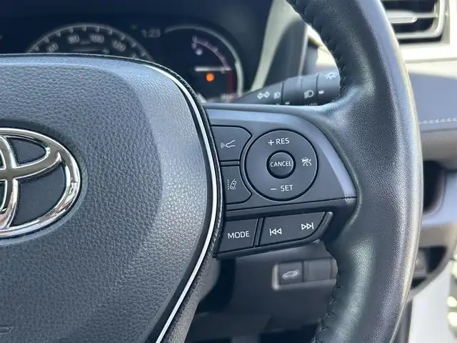 トヨタ ＲＡＶ４ G Zパッケージ 鳥取県 2020(令2)年 2.2万km ホワイトパールクリスタルシャイン ４・W・D/純正9型ディスプレイオーディオ/フルセグ/ナビ/USB/パノラミックビューモニター/トヨタセーフティセンス/ブラインドスポットモニター/レーンキープアシスト/レーダークルーズコントロール/デジタルインナーミラー/ETC2.0/黒レザーシート/運転席パワーシート/メモリ機能付き/前席シートヒーター/ルーフレール/LEDヘットライト/純正19インチアルミホイール/プッシュエンジンスタート/スペアキー