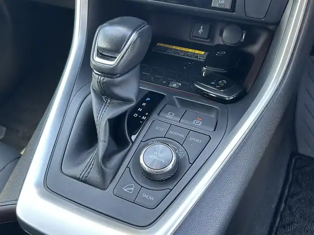 トヨタ ＲＡＶ４ G Zパッケージ 鳥取県 2020(令2)年 2.2万km ホワイトパールクリスタルシャイン ４・W・D/純正9型ディスプレイオーディオ/フルセグ/ナビ/USB/パノラミックビューモニター/トヨタセーフティセンス/ブラインドスポットモニター/レーンキープアシスト/レーダークルーズコントロール/デジタルインナーミラー/ETC2.0/黒レザーシート/運転席パワーシート/メモリ機能付き/前席シートヒーター/ルーフレール/LEDヘットライト/純正19インチアルミホイール/プッシュエンジンスタート/スペアキー