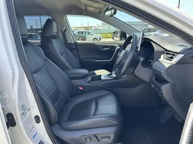 トヨタ ＲＡＶ４ G Zパッケージ 鳥取県 2020(令2)年 2.2万km ホワイトパールクリスタルシャイン ４・W・D/純正9型ディスプレイオーディオ/フルセグ/ナビ/USB/パノラミックビューモニター/トヨタセーフティセンス/ブラインドスポットモニター/レーンキープアシスト/レーダークルーズコントロール/デジタルインナーミラー/ETC2.0/黒レザーシート/運転席パワーシート/メモリ機能付き/前席シートヒーター/ルーフレール/LEDヘットライト/純正19インチアルミホイール/プッシュエンジンスタート/スペアキー