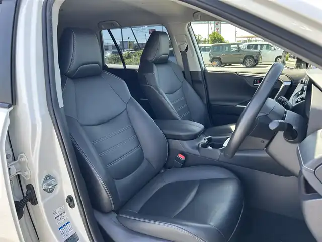 トヨタ ＲＡＶ４ G Zパッケージ 鳥取県 2020(令2)年 2.2万km ホワイトパールクリスタルシャイン ４・W・D/純正9型ディスプレイオーディオ/フルセグ/ナビ/USB/パノラミックビューモニター/トヨタセーフティセンス/ブラインドスポットモニター/レーンキープアシスト/レーダークルーズコントロール/デジタルインナーミラー/ETC2.0/黒レザーシート/運転席パワーシート/メモリ機能付き/前席シートヒーター/ルーフレール/LEDヘットライト/純正19インチアルミホイール/プッシュエンジンスタート/スペアキー