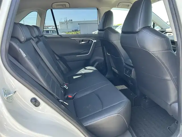 トヨタ ＲＡＶ４ G Zパッケージ 鳥取県 2020(令2)年 2.2万km ホワイトパールクリスタルシャイン ４・W・D/純正9型ディスプレイオーディオ/フルセグ/ナビ/USB/パノラミックビューモニター/トヨタセーフティセンス/ブラインドスポットモニター/レーンキープアシスト/レーダークルーズコントロール/デジタルインナーミラー/ETC2.0/黒レザーシート/運転席パワーシート/メモリ機能付き/前席シートヒーター/ルーフレール/LEDヘットライト/純正19インチアルミホイール/プッシュエンジンスタート/スペアキー