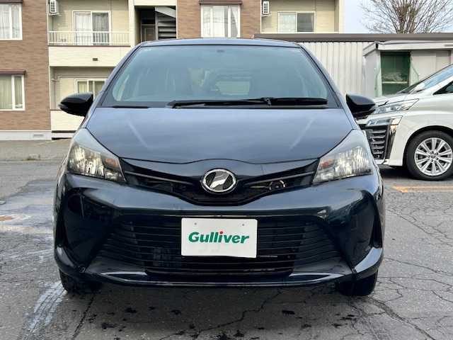 トヨタ ヴィッツ F 道東・釧路十勝 2014(平26)年 10.6万km ブラックマイカ ４WD/純正SDナビ（NSZT-W64)/CD/Bluetooth/MSV/フルセグTV/デアイサー/ライトレベライザー/キーレス/電格ミラー/ドアミラーウィンカー/純正マット/社外アルミ付冬タイヤ積込