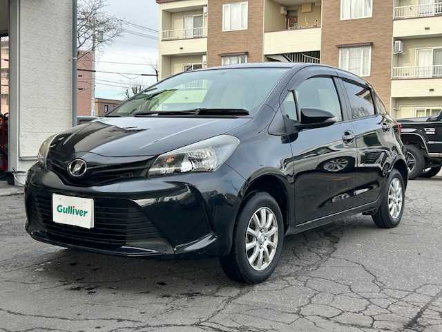 トヨタ ヴィッツ F 道東・釧路十勝 2014(平26)年 10.6万km ブラックマイカ ４WD/純正SDナビ（NSZT-W64)/CD/Bluetooth/MSV/フルセグTV/デアイサー/ライトレベライザー/キーレス/電格ミラー/ドアミラーウィンカー/純正マット/社外アルミ付冬タイヤ積込