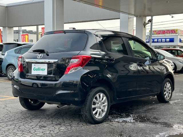 トヨタ ヴィッツ F 道東・釧路十勝 2014(平26)年 10.6万km ブラックマイカ ４WD/純正SDナビ（NSZT-W64)/CD/Bluetooth/MSV/フルセグTV/デアイサー/ライトレベライザー/キーレス/電格ミラー/ドアミラーウィンカー/純正マット/社外アルミ付冬タイヤ積込