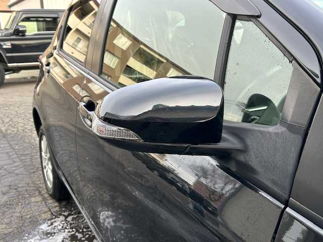 トヨタ ヴィッツ F 道東・釧路十勝 2014(平26)年 10.6万km ブラックマイカ ４WD/純正SDナビ（NSZT-W64)/CD/Bluetooth/MSV/フルセグTV/デアイサー/ライトレベライザー/キーレス/電格ミラー/ドアミラーウィンカー/純正マット/社外アルミ付冬タイヤ積込