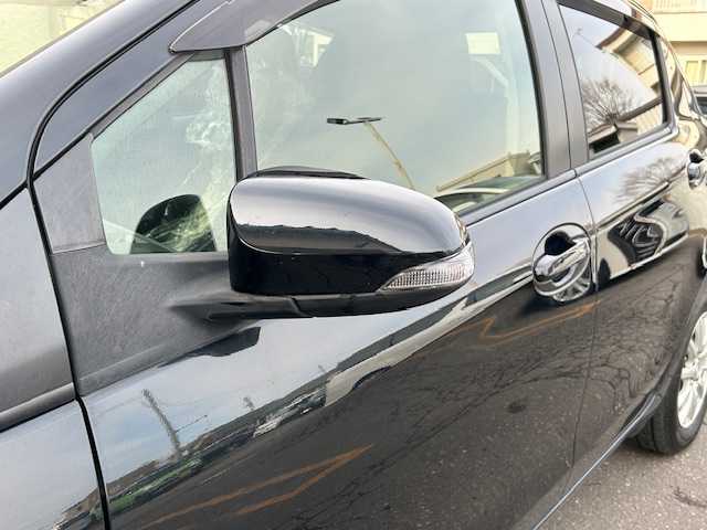 トヨタ ヴィッツ F 道東・釧路十勝 2014(平26)年 10.6万km ブラックマイカ ４WD/純正SDナビ（NSZT-W64)/CD/Bluetooth/MSV/フルセグTV/デアイサー/ライトレベライザー/キーレス/電格ミラー/ドアミラーウィンカー/純正マット/社外アルミ付冬タイヤ積込