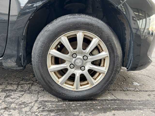 トヨタ ヴィッツ F 道東・釧路十勝 2014(平26)年 10.6万km ブラックマイカ ４WD/純正SDナビ（NSZT-W64)/CD/Bluetooth/MSV/フルセグTV/デアイサー/ライトレベライザー/キーレス/電格ミラー/ドアミラーウィンカー/純正マット/社外アルミ付冬タイヤ積込