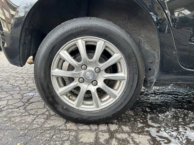 トヨタ ヴィッツ F 道東・釧路十勝 2014(平26)年 10.6万km ブラックマイカ ４WD/純正SDナビ（NSZT-W64)/CD/Bluetooth/MSV/フルセグTV/デアイサー/ライトレベライザー/キーレス/電格ミラー/ドアミラーウィンカー/純正マット/社外アルミ付冬タイヤ積込