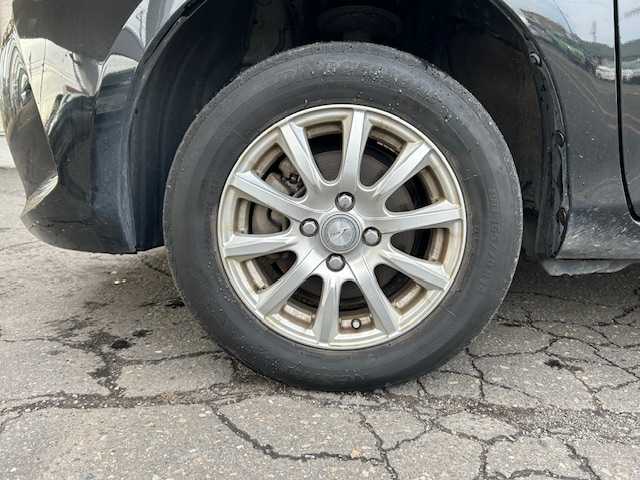 トヨタ ヴィッツ F 道東・釧路十勝 2014(平26)年 10.6万km ブラックマイカ ４WD/純正SDナビ（NSZT-W64)/CD/Bluetooth/MSV/フルセグTV/デアイサー/ライトレベライザー/キーレス/電格ミラー/ドアミラーウィンカー/純正マット/社外アルミ付冬タイヤ積込