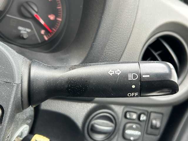 トヨタ ヴィッツ F 道東・釧路十勝 2014(平26)年 10.6万km ブラックマイカ ４WD/純正SDナビ（NSZT-W64)/CD/Bluetooth/MSV/フルセグTV/デアイサー/ライトレベライザー/キーレス/電格ミラー/ドアミラーウィンカー/純正マット/社外アルミ付冬タイヤ積込