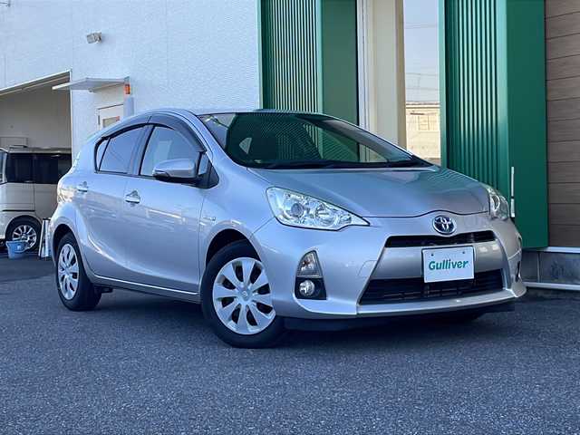 トヨタ アクア S 岐阜県 2014(平26)年 8.2万km シルバーM 禁煙車/純正ナビ/ワンセグTV/Bluetooth/バックカメラ/ETC/ドアバイザー/純正フロアマット/プッシュスタート/フォグライト/オートエアコン/オートライト/ハンドルスイッチ/電動格納ミラー/パワーウィンドウ/スマートキー/スペアキー