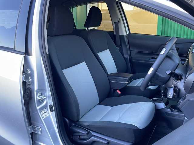 トヨタ アクア S 岐阜県 2014(平26)年 8.2万km シルバーM 禁煙車/純正ナビ/ワンセグTV/Bluetooth/バックカメラ/ETC/ドアバイザー/純正フロアマット/プッシュスタート/フォグライト/オートエアコン/オートライト/ハンドルスイッチ/電動格納ミラー/パワーウィンドウ/スマートキー/スペアキー