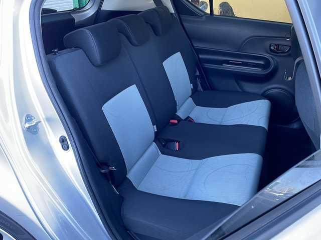 トヨタ アクア S 岐阜県 2014(平26)年 8.2万km シルバーM 禁煙車/純正ナビ/ワンセグTV/Bluetooth/バックカメラ/ETC/ドアバイザー/純正フロアマット/プッシュスタート/フォグライト/オートエアコン/オートライト/ハンドルスイッチ/電動格納ミラー/パワーウィンドウ/スマートキー/スペアキー