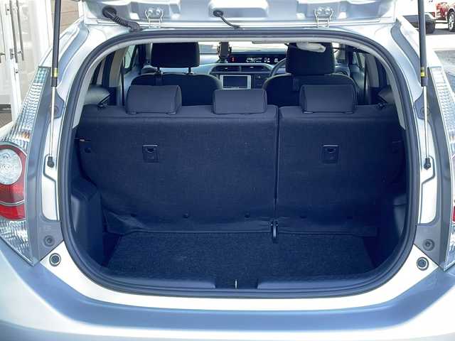 トヨタ アクア S 岐阜県 2014(平26)年 8.2万km シルバーM 禁煙車/純正ナビ/ワンセグTV/Bluetooth/バックカメラ/ETC/ドアバイザー/純正フロアマット/プッシュスタート/フォグライト/オートエアコン/オートライト/ハンドルスイッチ/電動格納ミラー/パワーウィンドウ/スマートキー/スペアキー