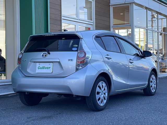 トヨタ アクア S 岐阜県 2014(平26)年 8.2万km シルバーM 禁煙車/純正ナビ/ワンセグTV/Bluetooth/バックカメラ/ETC/ドアバイザー/純正フロアマット/プッシュスタート/フォグライト/オートエアコン/オートライト/ハンドルスイッチ/電動格納ミラー/パワーウィンドウ/スマートキー/スペアキー